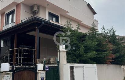 MENDERES’TE HAVUZLU SİTE İÇİNDE KİRALIK 4+1 TRİPLEX VİLLA