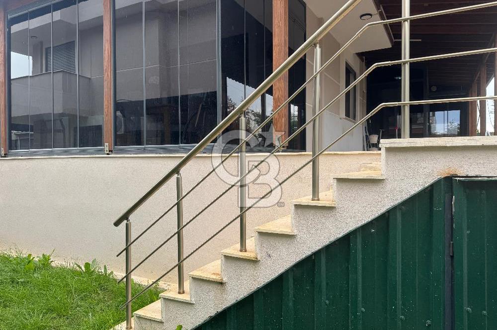 MENDERES’TE HAVUZLU SİTE İÇİNDE KİRALIK 4+1 TRİPLEX VİLLA