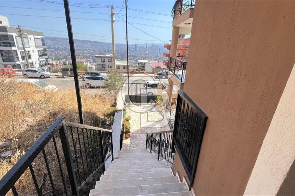 Bornova Atatürk Mahallesinde 394 M² Arsa Paylı Satılık Tripleks Ev