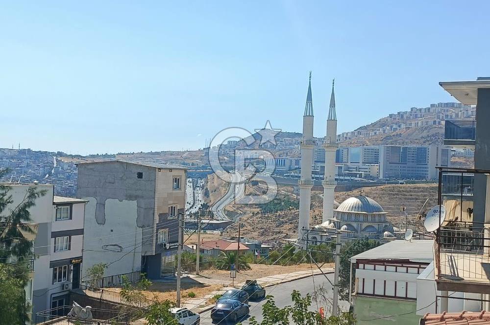 Bornova Atatürk Mahallesinde 394 M² Arsa Paylı Satılık Tripleks Ev