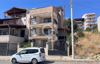 Bornova Atatürk Mahallesinde 394 M² Arsa Paylı Satılık Tripleks Ev