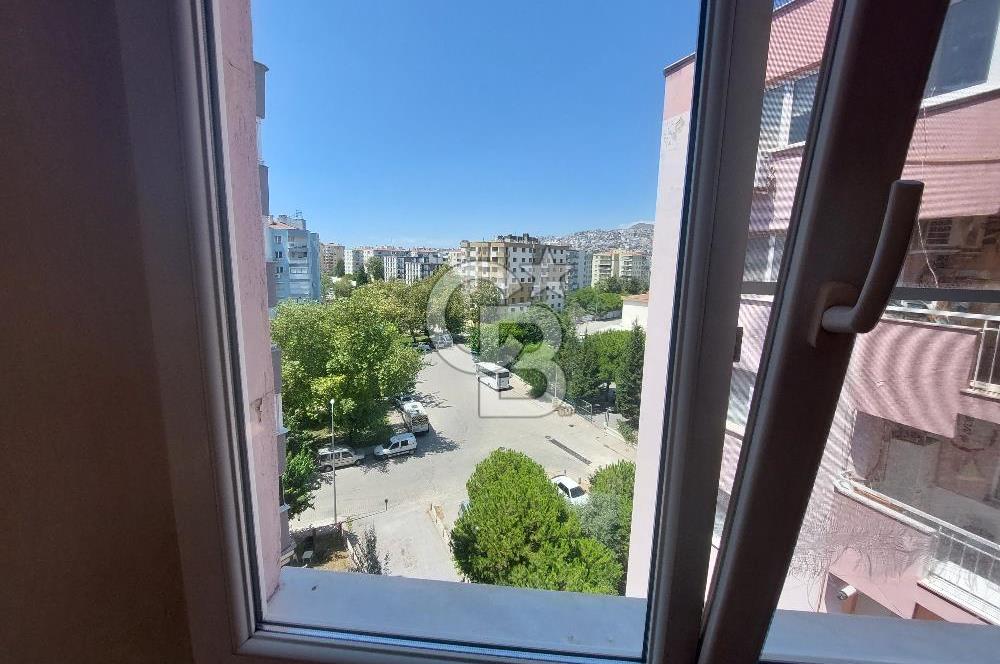 Bayraklı Manavkuyuda Doğalgaz Kombili Kiralık Arakat 3+1 Daire