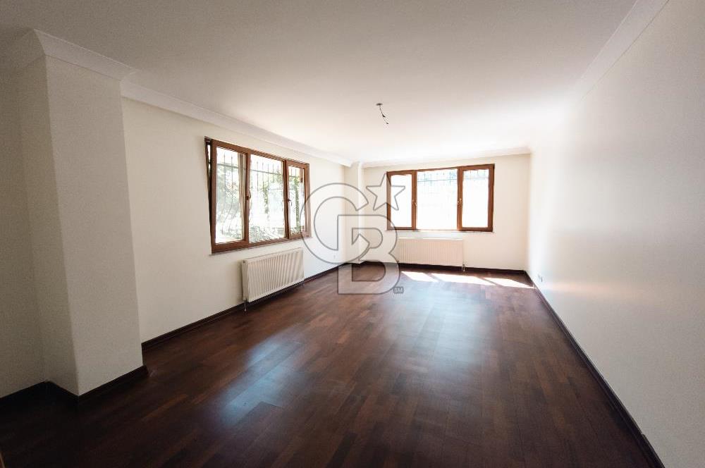 Acıbadem’in Prestijli Lokasyonunda | Bahçe katı,Otoparklı Geniş 3+1 Daire – Metrobüse Yürüme Mesafesinde
