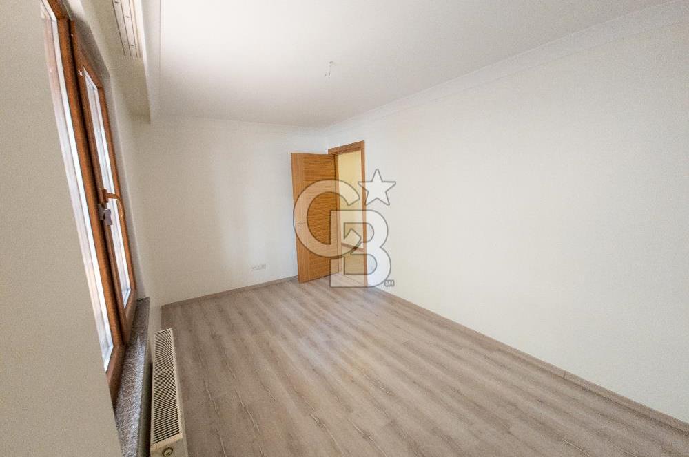 Acıbadem’in Prestijli Lokasyonunda | Bahçe katı,Otoparklı Geniş 3+1 Daire – Metrobüse Yürüme Mesafesinde