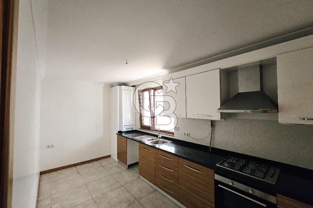 Acıbadem’in Prestijli Lokasyonunda | Bahçe katı,Otoparklı Geniş 3+1 Daire – Metrobüse Yürüme Mesafesinde