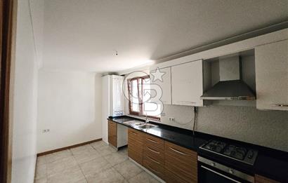 Acıbadem’in Prestijli Lokasyonunda | Bahçe katı,Otoparklı Geniş 3+1 Daire – Metrobüse Yürüme Mesafesinde
