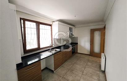 Acıbadem’in Prestijli Lokasyonunda | Bahçe katı,Otoparklı Geniş 3+1 Daire – Metrobüse Yürüme Mesafesinde