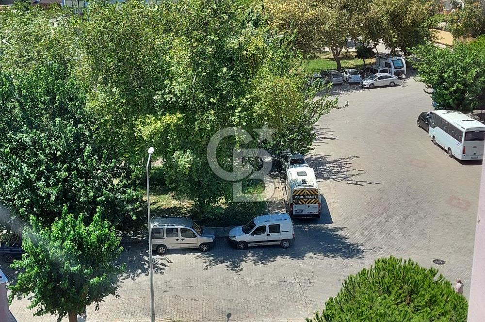 Bayraklı Manavkuyuda Doğalgaz Kombili Kiralık Arakat 3+1 Daire