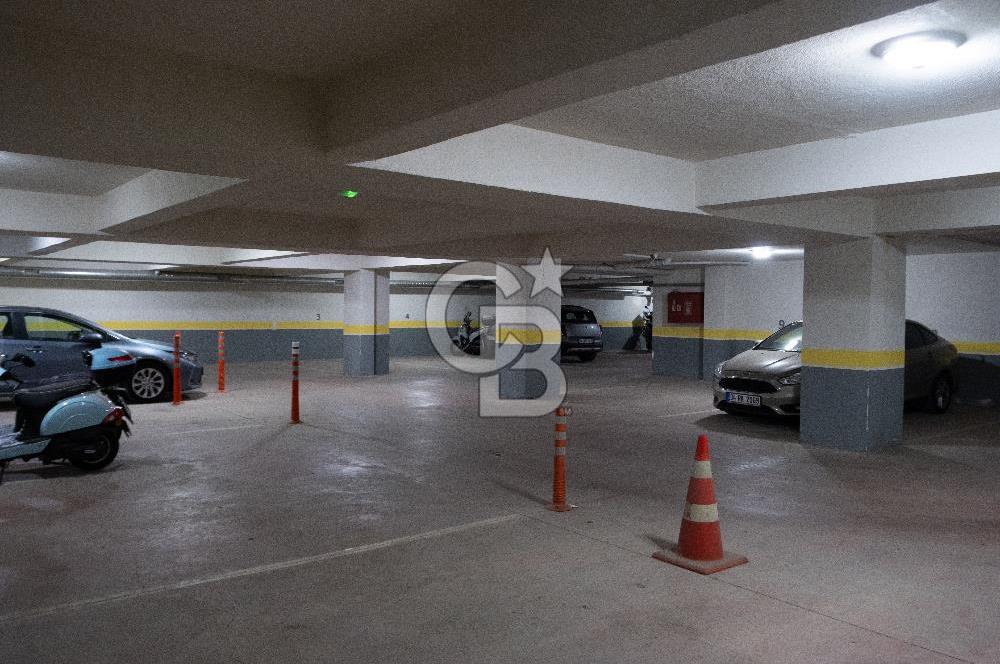 Acıbadem’in Prestijli Lokasyonunda | Bahçe katı,Otoparklı Geniş 3+1 Daire – Metrobüse Yürüme Mesafesinde