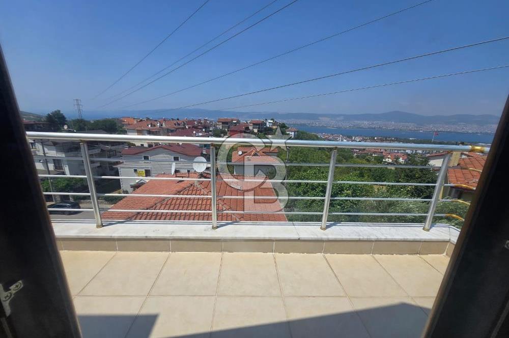 CB ENVOY'dan GÖLCÜK TOPÇULAR'DA MANZARALI FERAH DUBLEX DAİRE