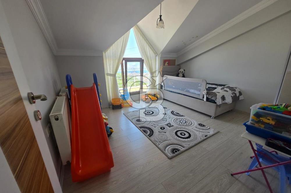 CB ENVOY'dan GÖLCÜK TOPÇULAR'DA MANZARALI FERAH DUBLEX DAİRE