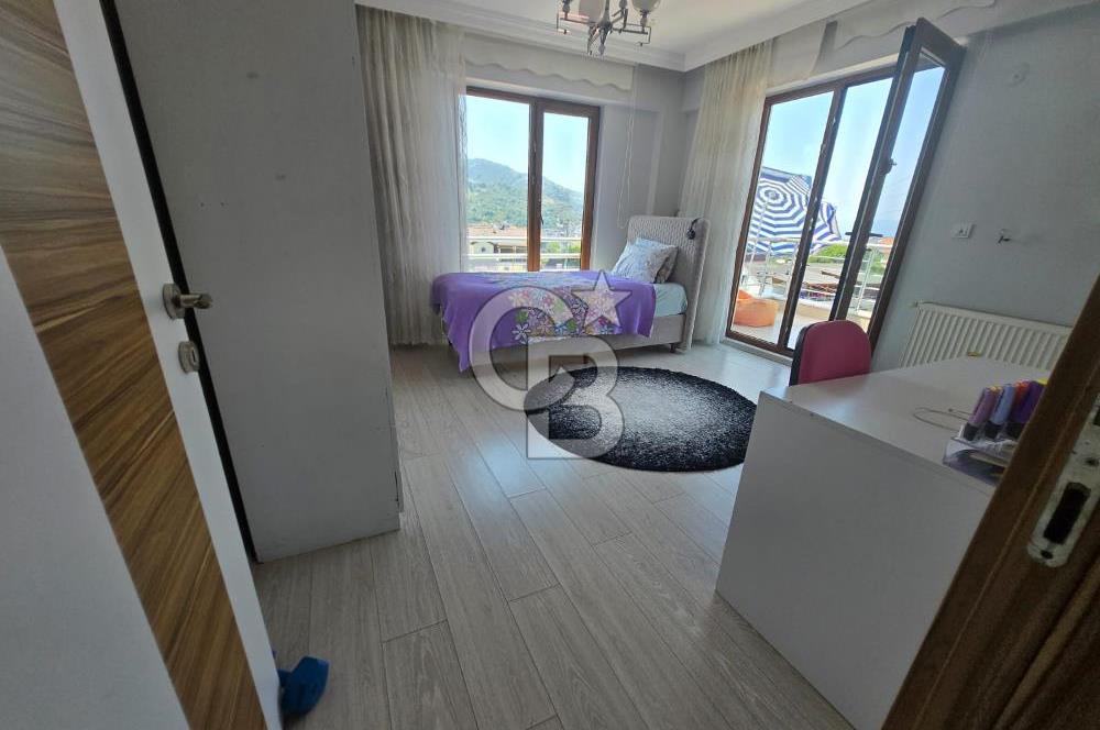 CB ENVOY'dan GÖLCÜK TOPÇULAR'DA MANZARALI FERAH DUBLEX DAİRE