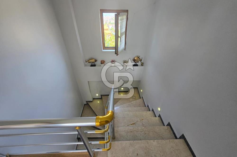 CB ENVOY'dan GÖLCÜK TOPÇULAR'DA MANZARALI FERAH DUBLEX DAİRE