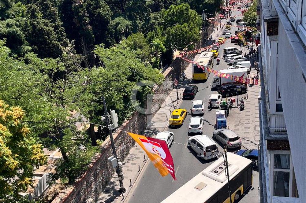 Şişli Ergenekon cd. Metroya çok yakın 4+1 150 m2 kiralık daire