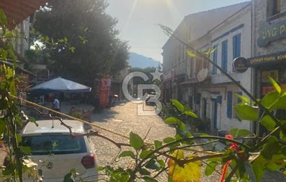 Yenifoça Çarşı İçerisinde Eşyalı Kiralık Müstakil Ev
