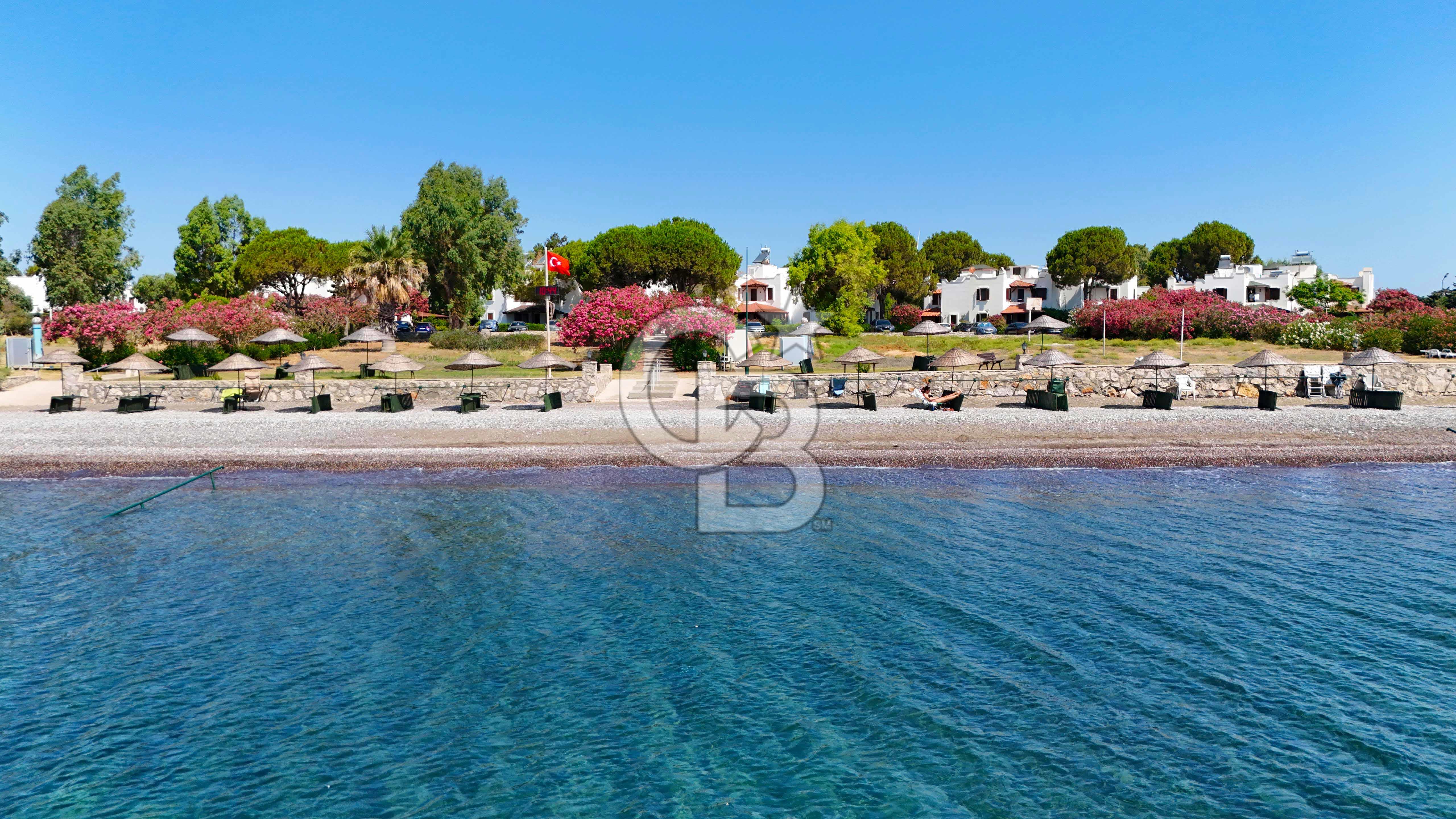 Satılık Datça'da Denize Sıfır Site İçerisinde Villa