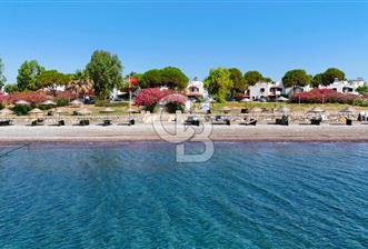 Satılık Datça'da Denize Sıfır Site İçerisinde Villa