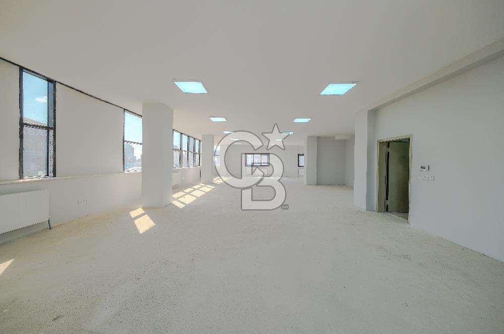 Ümraniye Şerifali Prestijli 2.400m² Kiralık Komple Plaza