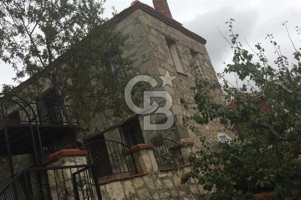 ALİAĞA AŞAĞIŞAKRAN'DA DENİZ MANZARALI TARİHİ TAŞ DUBLEKS EV