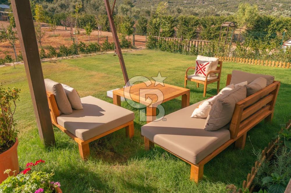 Urla Uzunkuyu'da Satılık 9036 m² içinde Tek Katlı Taş Çiftlik Evi 