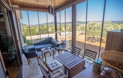 Urla Uzunkuyu'da Satılık 9036 m² içinde Tek Katlı Taş Çiftlik Evi 