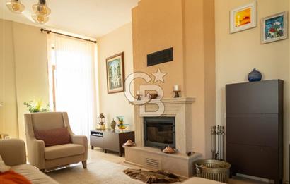 Urla Uzunkuyu'da Satılık 9036 m² içinde Tek Katlı Taş Çiftlik Evi 