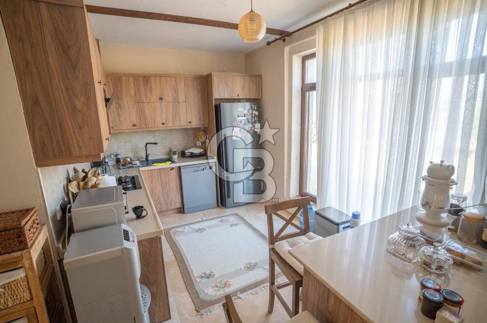 Urla Uzunkuyu'da Satılık 9036 m² içinde Tek Katlı Taş Çiftlik Evi 