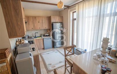 Urla Uzunkuyu'da Satılık 9036 m² içinde Tek Katlı Taş Çiftlik Evi 