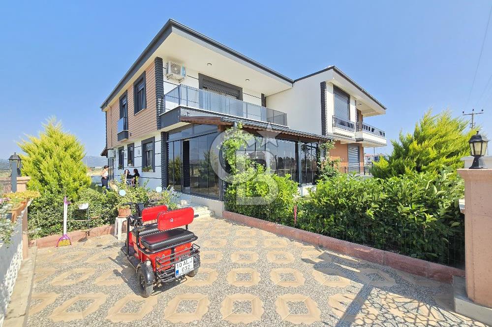 Ayvalık Altınova'da Satılık Tam Müstakil Villa
