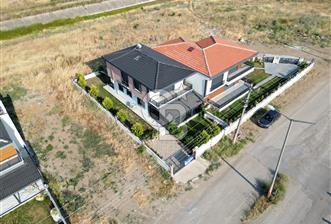 Ayvalık Altınova'da Satılık Tam Müstakil Villa