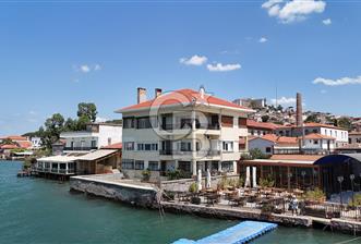 AYVALIK MERKEZ DENİZE SIFIR 4+2 SATILIK YALI DAİRESİ