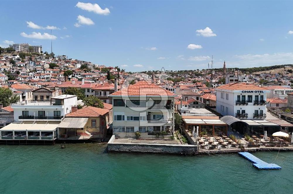 AYVALIK MERKEZ DENİZE SIFIR 4+2 SATILIK YALI DAİRESİ