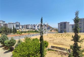 CB DEN AKDO KARŞISI GÜZEL KONUMDA GENİŞ SATILIK 4+1