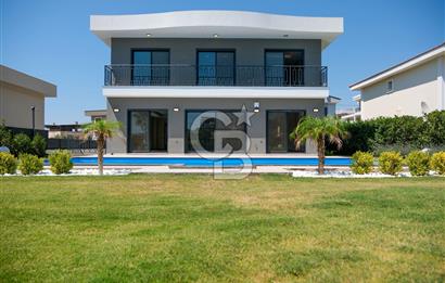 Güzelbahçe'de Müstakil,Yüzme Havuzlu, 7+1 Satılık Villa