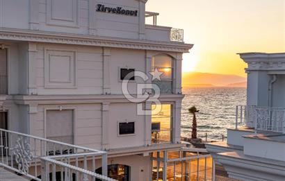 Güzelbahçe'de Teraslı,Deniz Manzaralı, Özel Tasarım Sıfır Villa