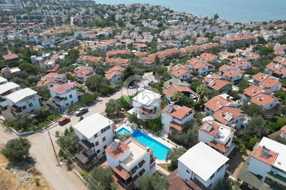 Ayvalık Sahilkentte Deniz Manzaralı Müstakil Villa