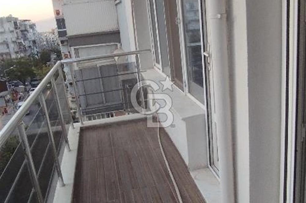Balçova Ata Caddesinde Merkezi Konumda Lüks 3+1 Kiralık Daire