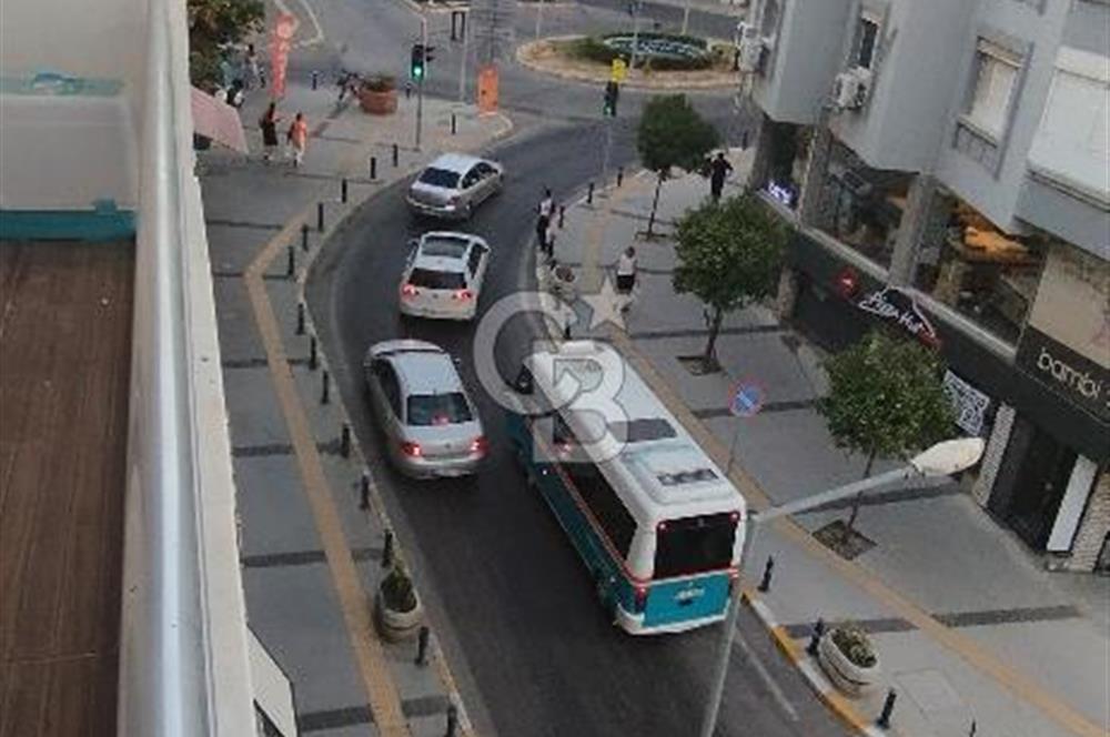 Balçova Ata Caddesinde Merkezi Konumda Lüks 3+1 Kiralık Daire