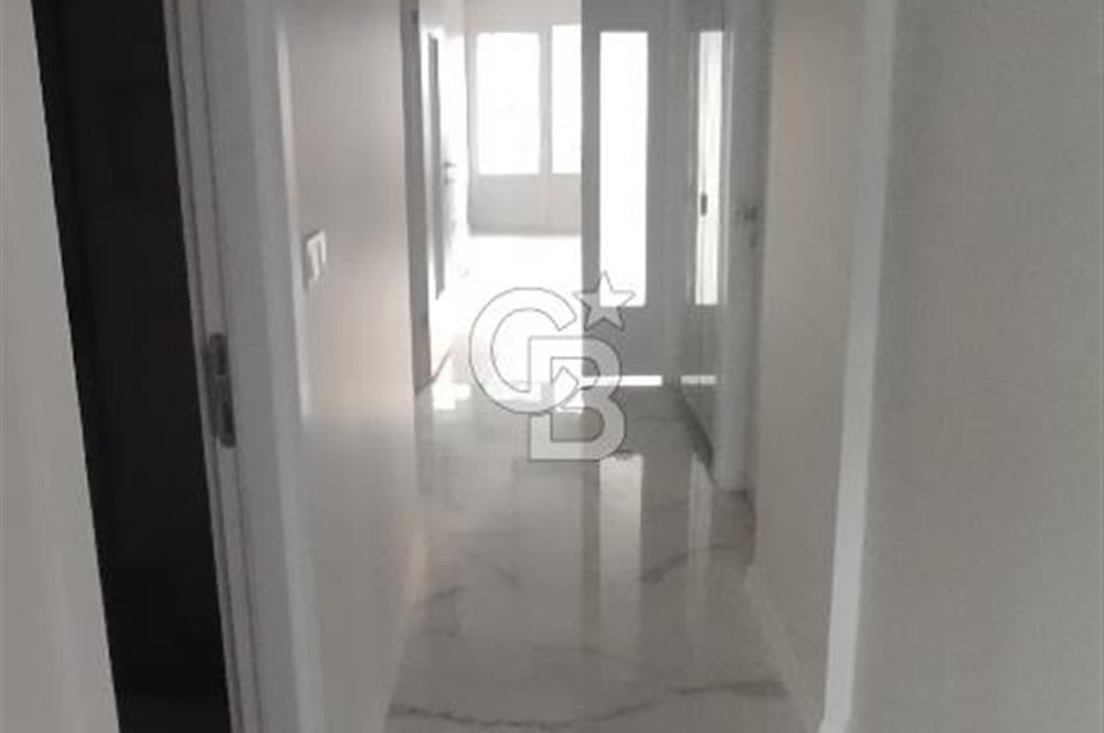 Balçova Ata Caddesinde Merkezi Konumda Lüks 3+1 Kiralık Daire