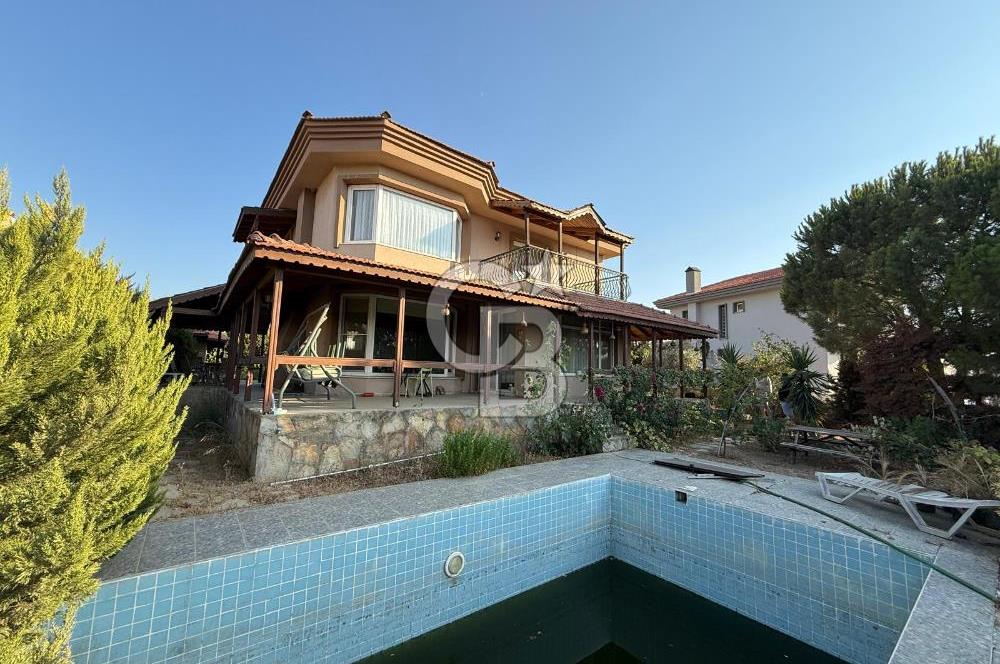 SEFERİHİSAR ULAMIŞTA SATILIK VİLLA – 750 m² ARSA İÇİNDE 3+1 MÜŞTEMİLATLI
