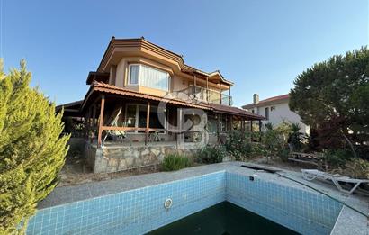 SEFERİHİSAR ULAMIŞTA SATILIK VİLLA – 750 m² ARSA İÇİNDE 3+1 MÜŞTEMİLATLI