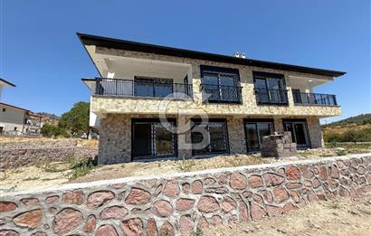 Dikili Uzunburun'da Doğa İle İç İçe Satılık 4+1 Dubleks Villa