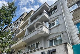 ÇAĞLAYAN'DA VATAN CADDESİ ÜZERİNDE BALKONLU DAİRE