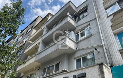 ÇAĞLAYAN'DA VATAN CADDESİ ÜZERİNDE BALKONLU DAİRE