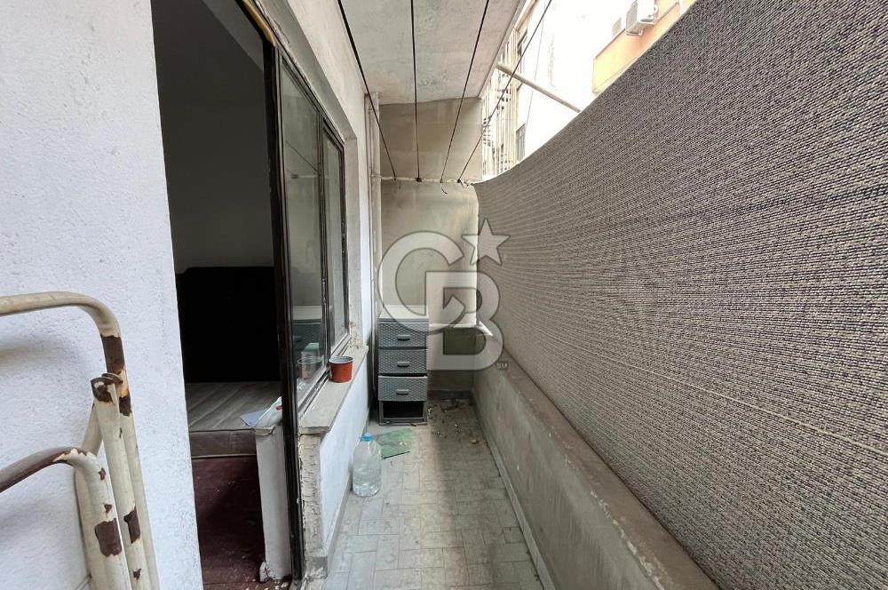 ÇAĞLAYAN'DA ANA CADDE ÜZERİNDE BALKONLU DAİRE