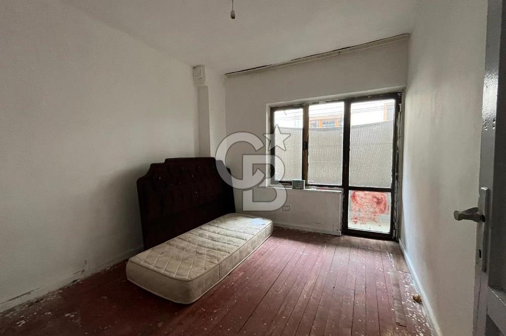 ÇAĞLAYAN'DA ANA CADDE ÜZERİNDE BALKONLU DAİRE