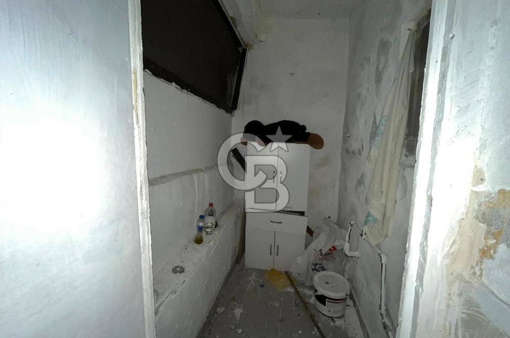 ÇAĞLAYAN'DA ANA CADDE ÜZERİNDE BALKONLU DAİRE
