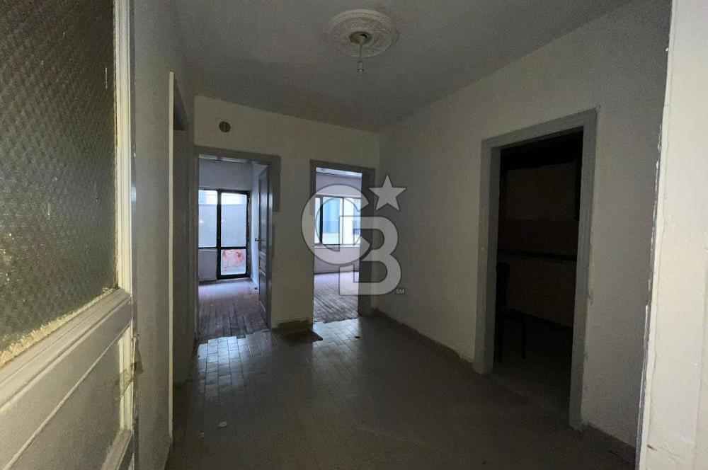 ÇAĞLAYAN'DA ANA CADDE ÜZERİNDE BALKONLU DAİRE