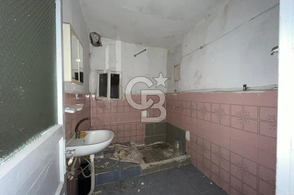 ÇAĞLAYAN'DA ANA CADDE ÜZERİNDE BALKONLU DAİRE