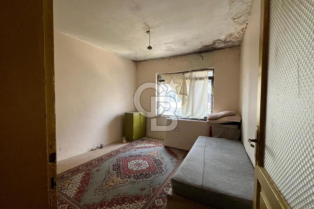 ÇAĞLAYAN'DA VATAN CADDESİ ÜZERİNDE BALKONLU DAİRE